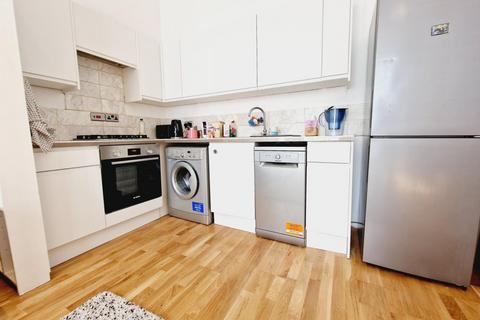 2 bedroom flat to rent, Hartham road, Holloway