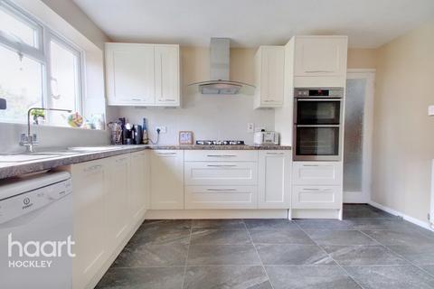 2 Butts Paddock, Canewdon, Rochford, SS4 3QT