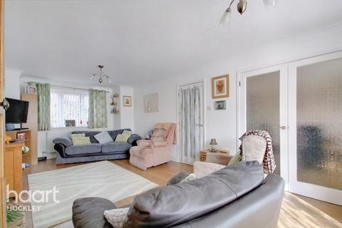 2 Butts Paddock, Canewdon, Rochford, SS4 3QT