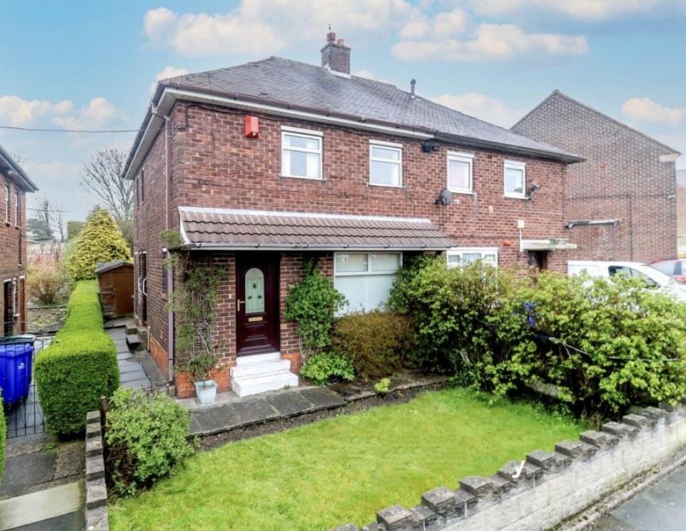 Dawlish Drive, StokeonTrent... 2 bed semidetached house £29,000