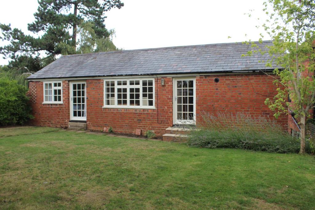 St Andrews Road, East Haddon... 1 Bed Barn Conversion - £700 Pcm (£162 Pw)