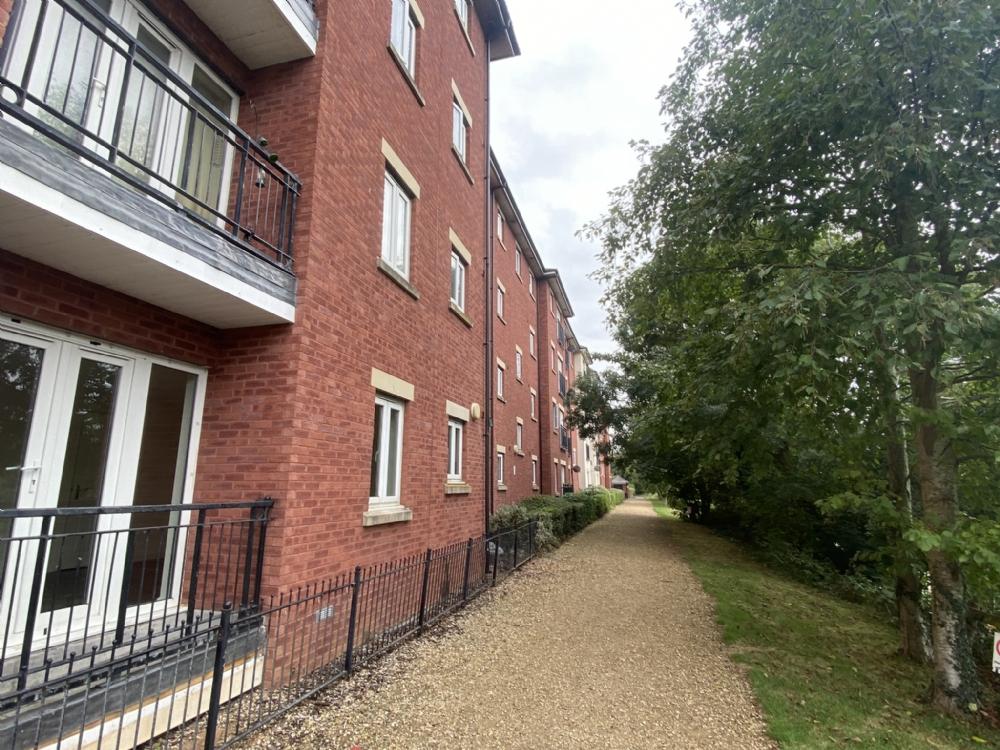 Charlotte Court, Highbridge Quay 2 bed flat £650 pcm (£150 pw)
