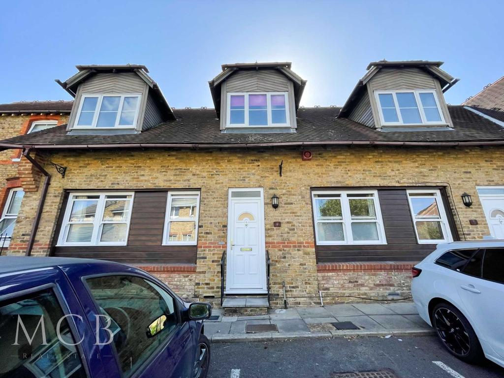 Manor House Lane, Datchet 1 bed semidetached house £1,000 pcm (£231 pw)