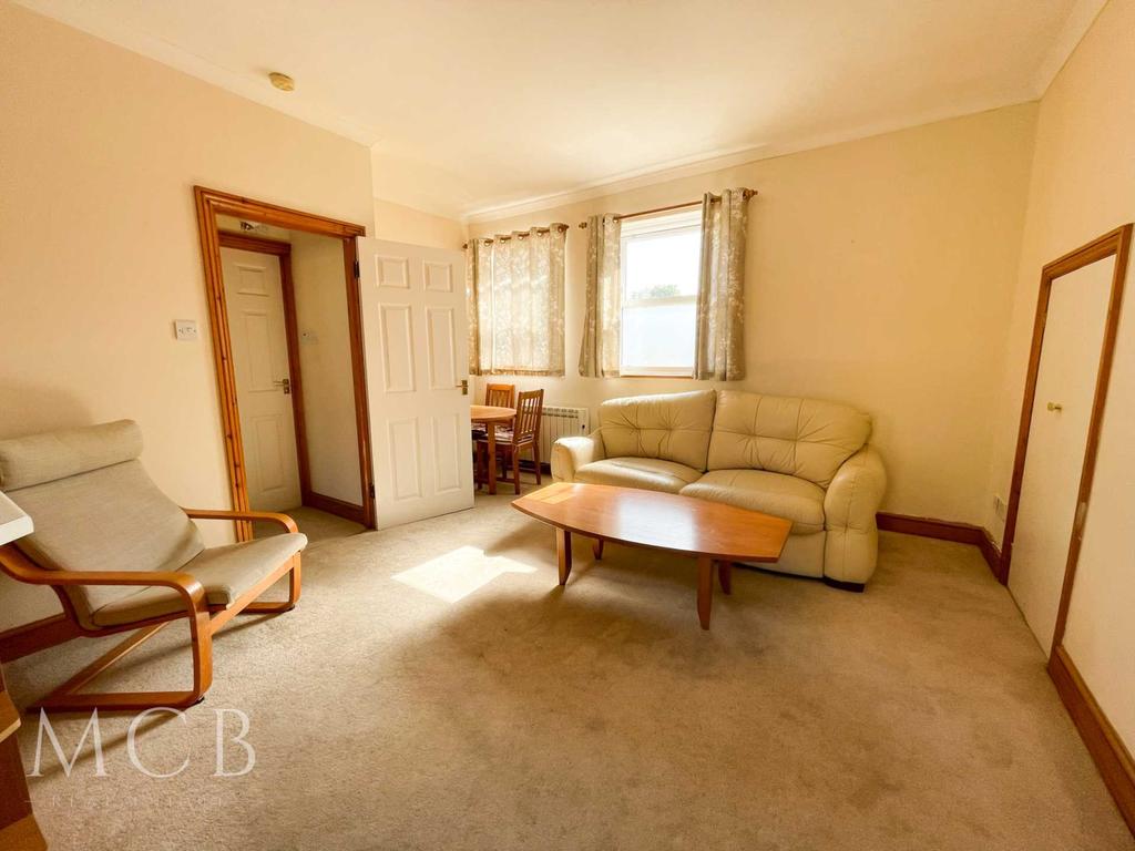 Manor House Lane, Datchet, SL3 1 bed semidetached house £1,000 pcm