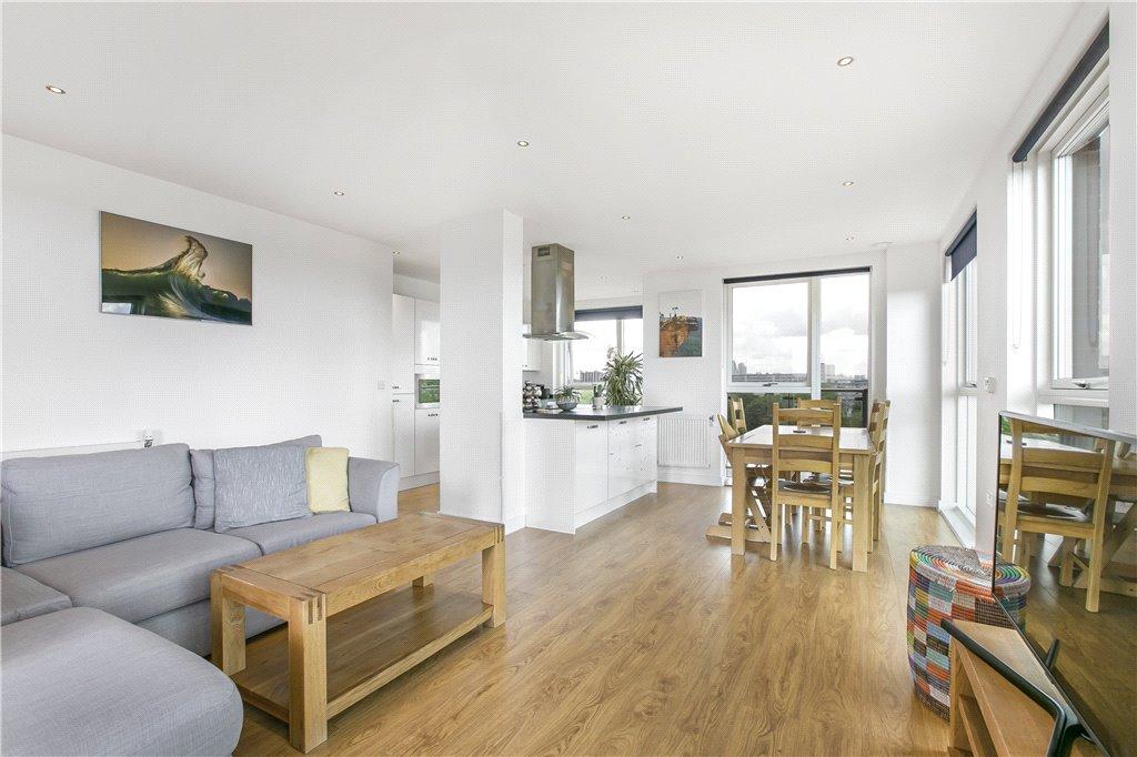 Lounge / Kitchen
