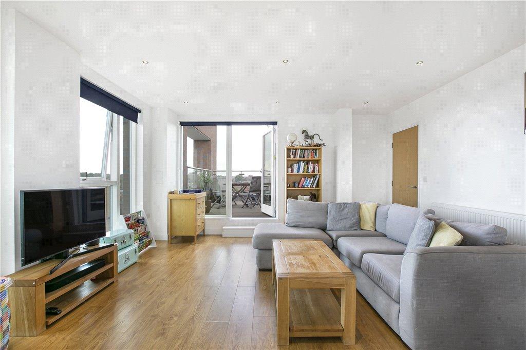 Lounge / Kitchen