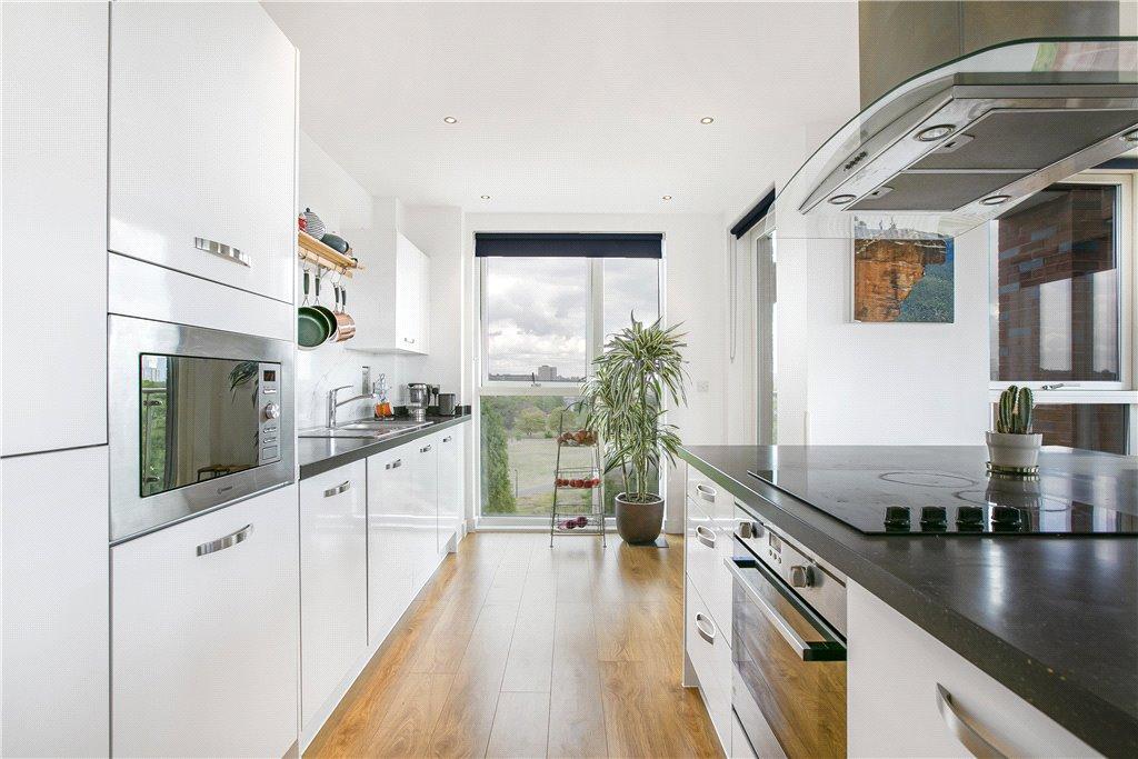 Lounge / Kitchen