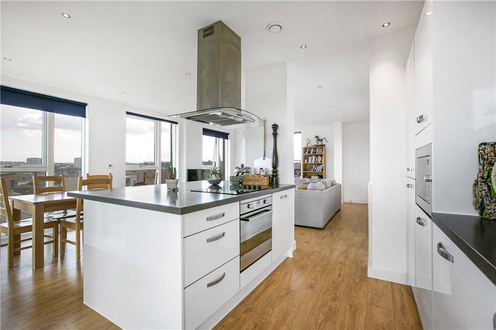 Lounge / Kitchen
