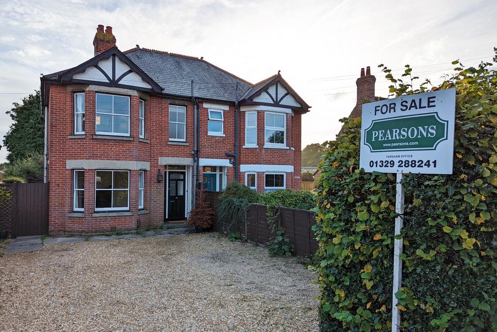 BRIDGE ROAD, PARK GATE. GUIDE PRICE £425,000 £450,000. 3 bed semi