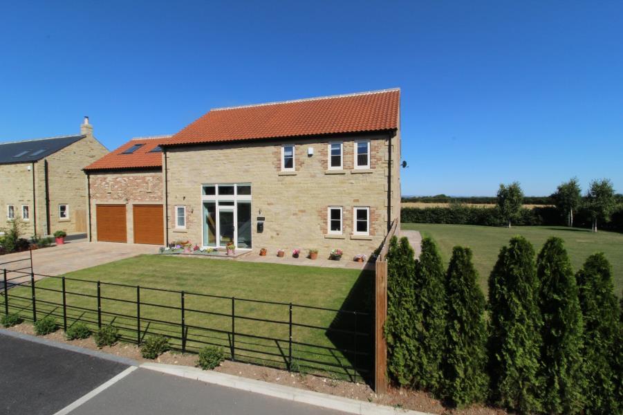 Marton Meadow, Marton Le Moor, Ripon, HG4 5FF 4 bed detached house £