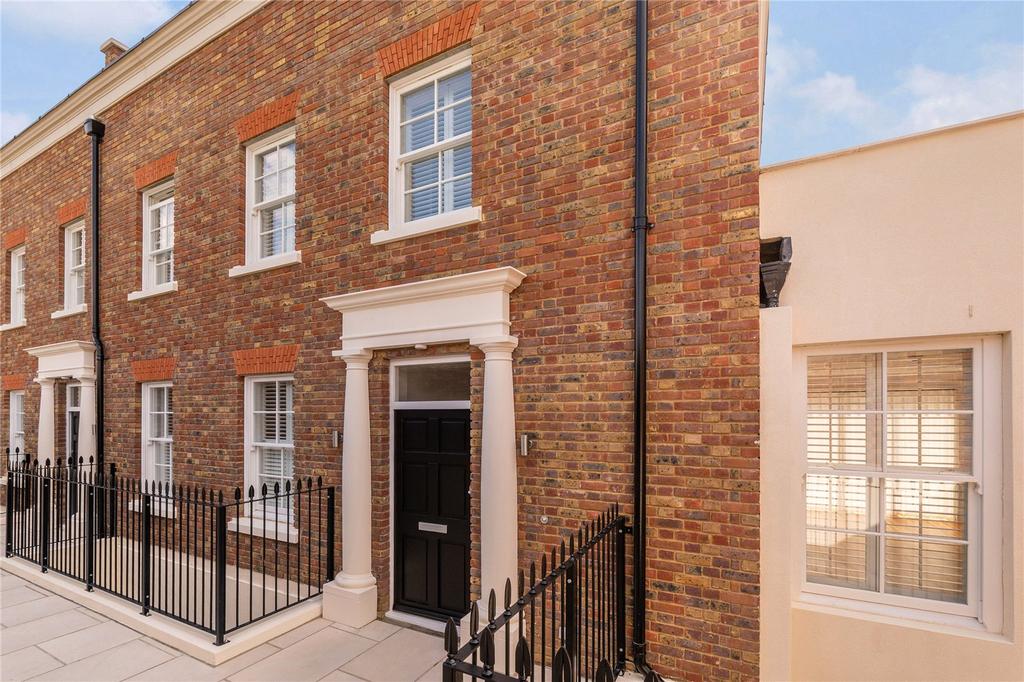 Kings Road, Richmond, Surrey 5 bed semidetached house £12,000 pcm (£