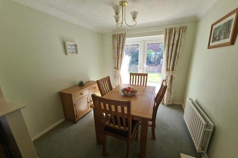 9 Laburnum Crescent, Crewkerne, TA18 7BS