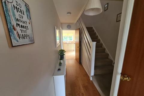 9 Laburnum Crescent, Crewkerne, TA18 7BS