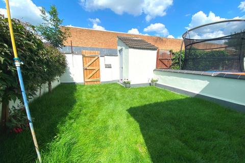 93 Abbey Road, Northampton, NN4 8EY