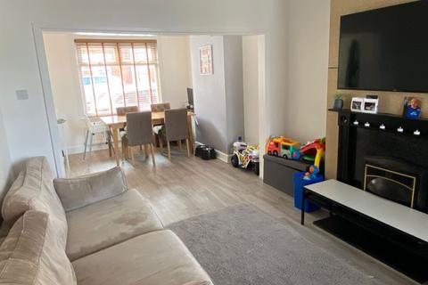 93 Abbey Road, Northampton, NN4 8EY