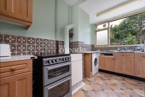 59 Kings Road, Chingford, London, E4 7HP