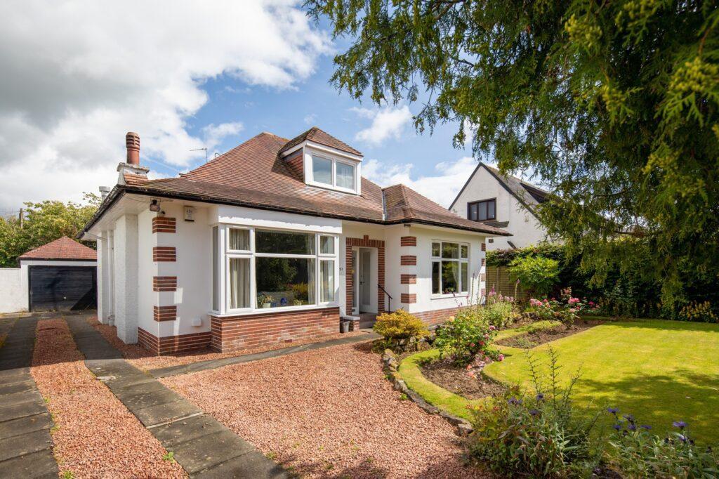 Newtonlea Avenue, Newton Mearns 3 bed detached house for sale £475,000