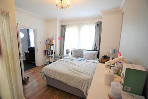 42 Hanworth Road, Feltham, TW13 5AY