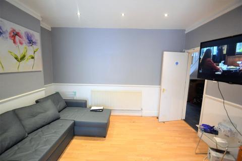 42 Hanworth Road, Feltham, TW13 5AY