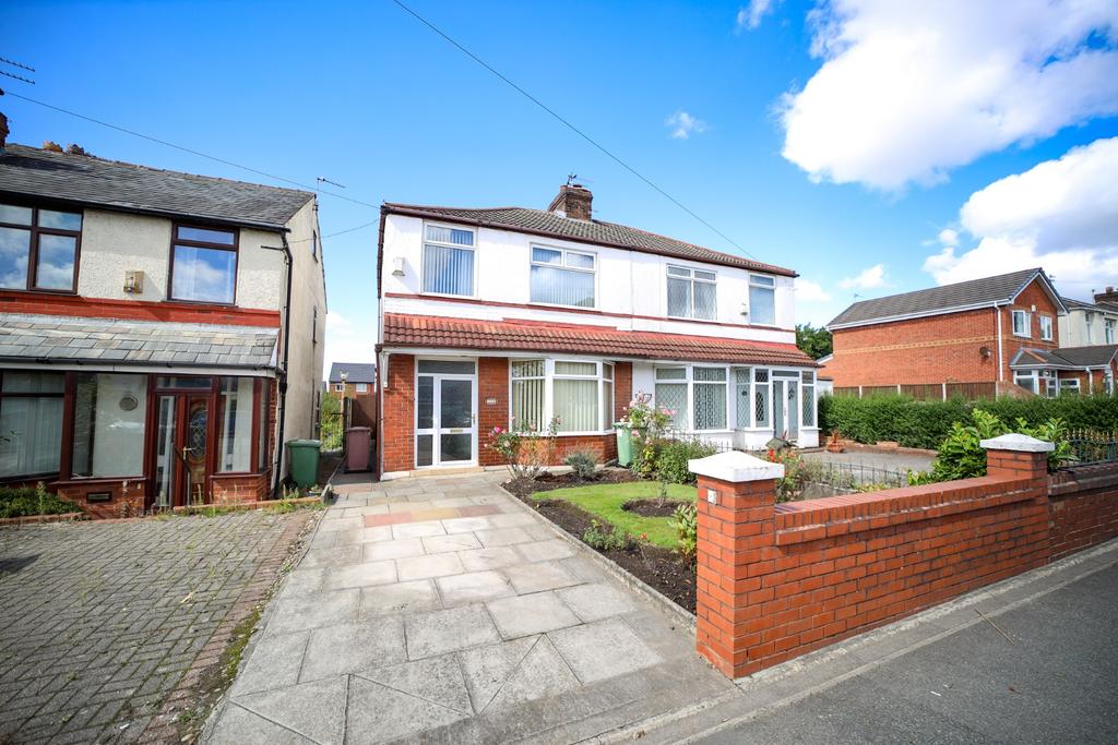 Common Road, NewtonLeWillows, WA12 9JA 3 bed semidetached house £