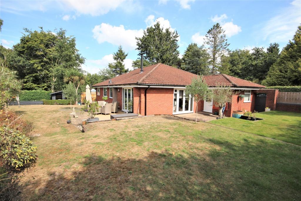 Rushall Lane, Lytchett Matravers, Poole, Dorset, BH16 4 bed bungalow