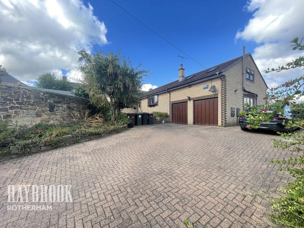 Main Street, Bramley 4 bed detached bungalow for sale £370,000