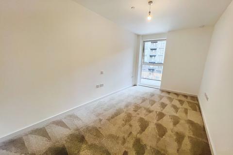 2 bedroom flat to rent, Smithy Lane, Hounslow TW3