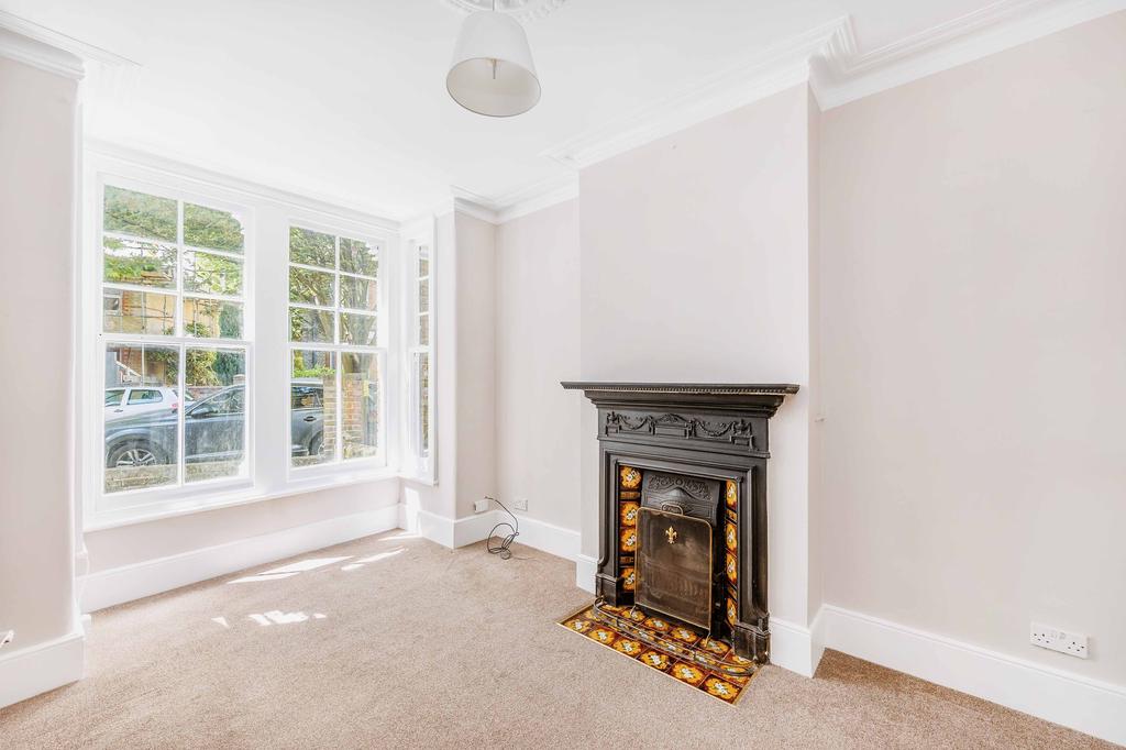 Newton Avenue, London, W3 1 bed apartment £1,798 pcm (£415 pw)