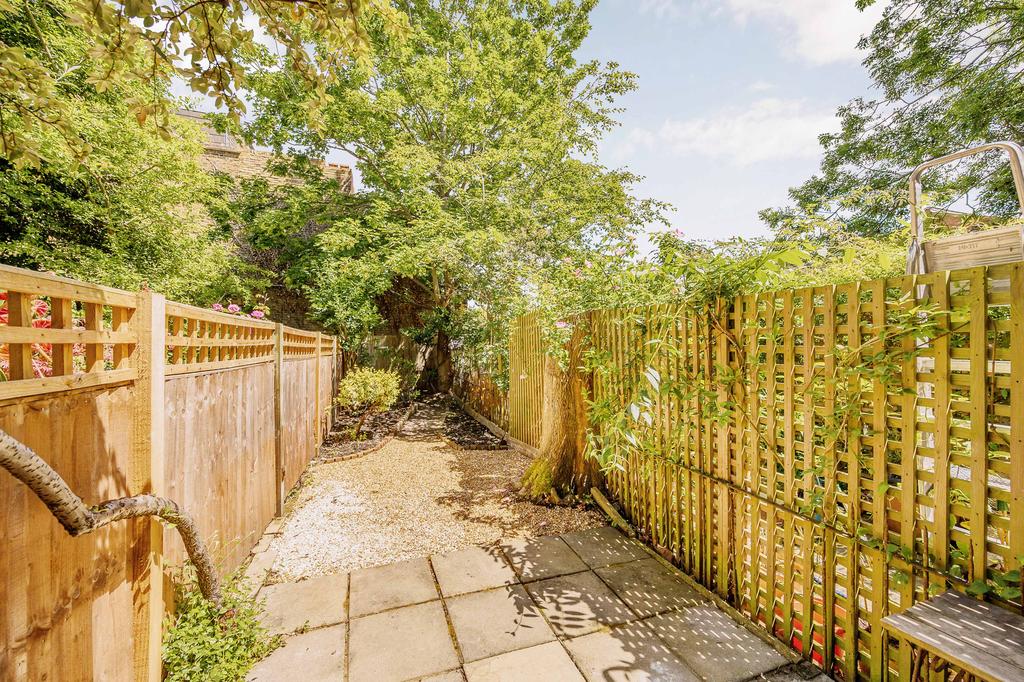 Newton Avenue, London, W3 1 bed apartment £1,798 pcm (£415 pw)