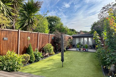 68 Avenue Road, Harold Wood, Romford, RM3 0TB