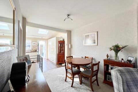 68 Avenue Road, Harold Wood, Romford, RM3 0TB