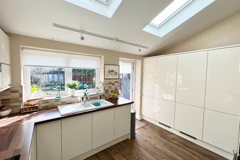 68 Avenue Road, Harold Wood, Romford, RM3 0TB