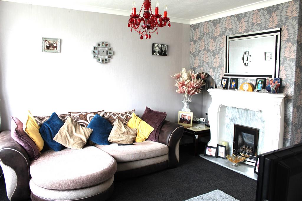 Leadale Road, Leyland PR25 3 bed semidetached house £150,000