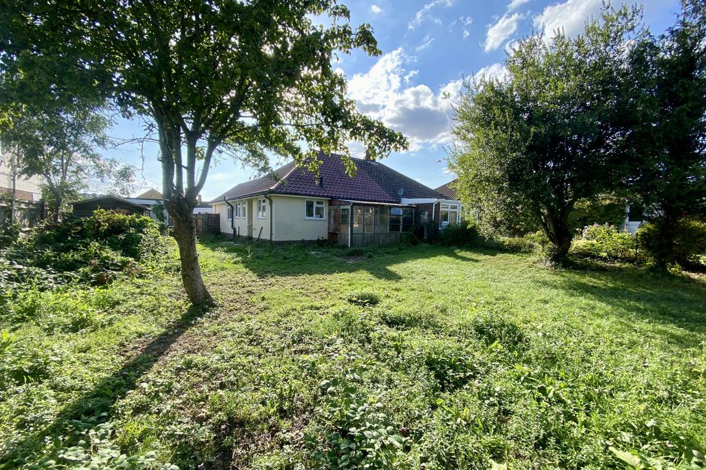 Farmlands Way, Polegate, East Sussex, BN26 3 bed bungalow for sale £310,000