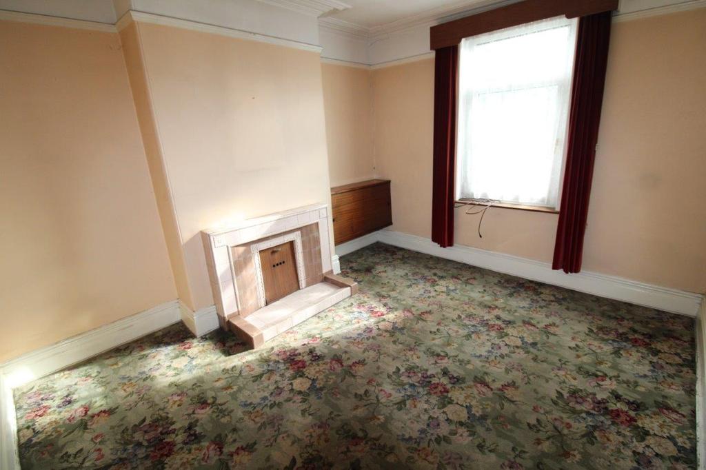 Longman Road, Barnsley 4 bed terraced house £95,000