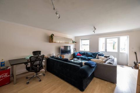 4 bedroom house to rent - China Mews, Brixton Hill, London, SW2