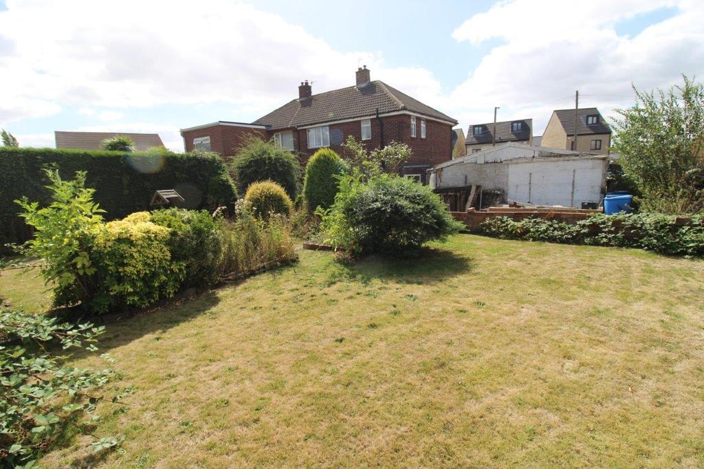 Shaw Lane, Carlton, Barnsley 3 bed semidetached house for sale £195,000