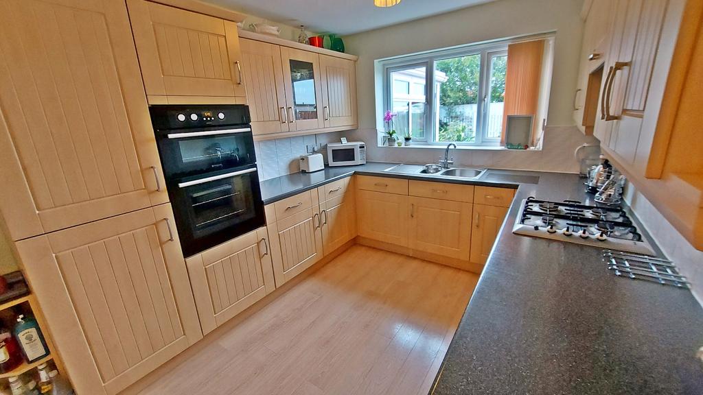 Pen Y Cae Belgrano Conwy Ll22 9ax 4 Bed Detached House For Sale £