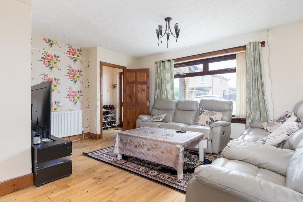 Waukglen Avenue, Southpark Village, Darnley 4 bed detached villa for