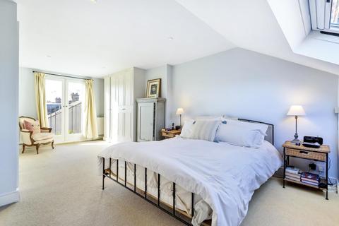 19 Bridgford Street, London, SW18 3TQ