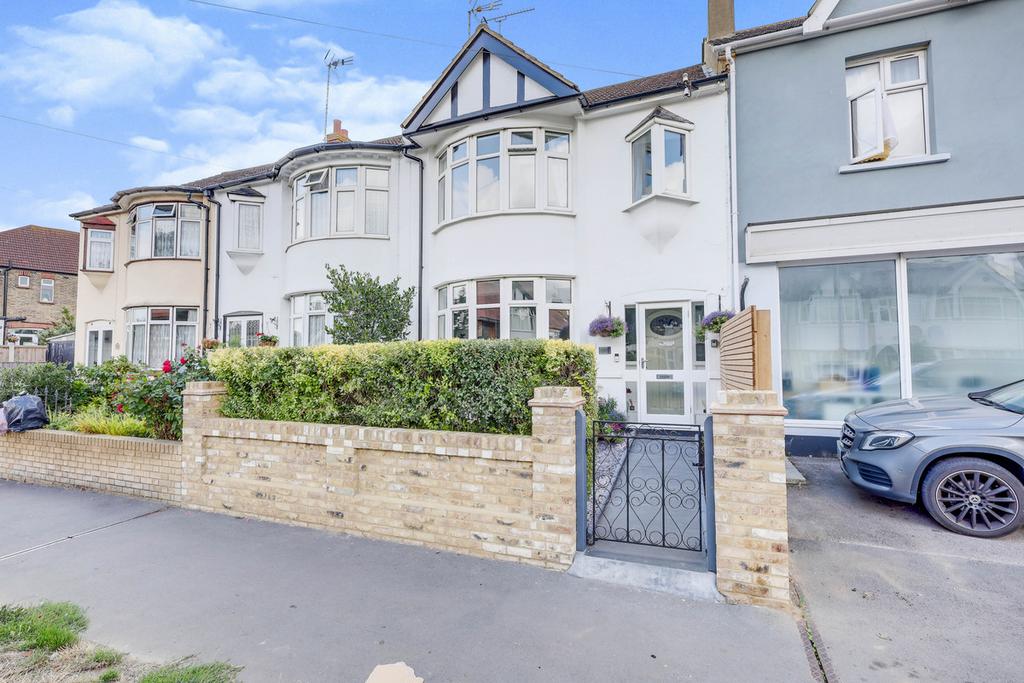 Cavendish Gardens, Westcliffonsea, SS0 3 bed terraced house for sale