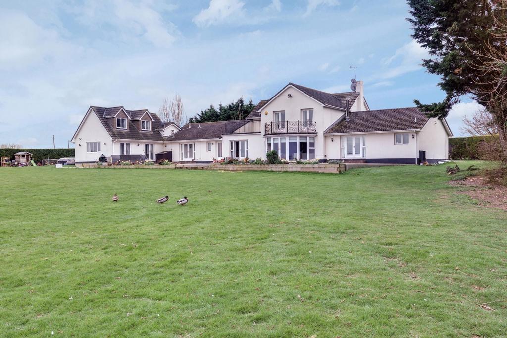 Susans Lane, Upchurch, Sittingbourne... 7 bed detached house for sale
