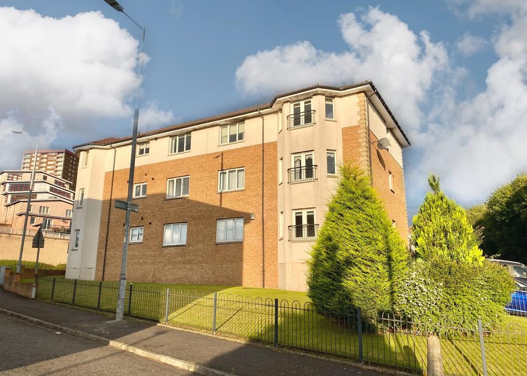 Queen Elizabeth Gardens, Clydebank G81 3BX 2 bed flat £127,000