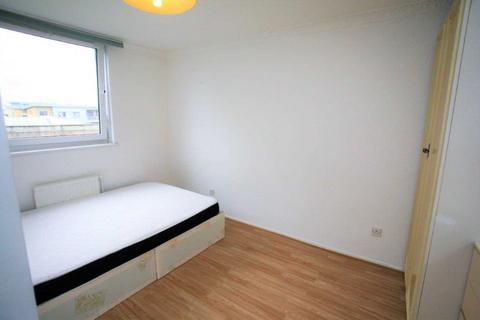 4 bedroom house to rent, Convenient 4 Double Bedroom Flat in Surrey Quays, Millender Walk, SE16