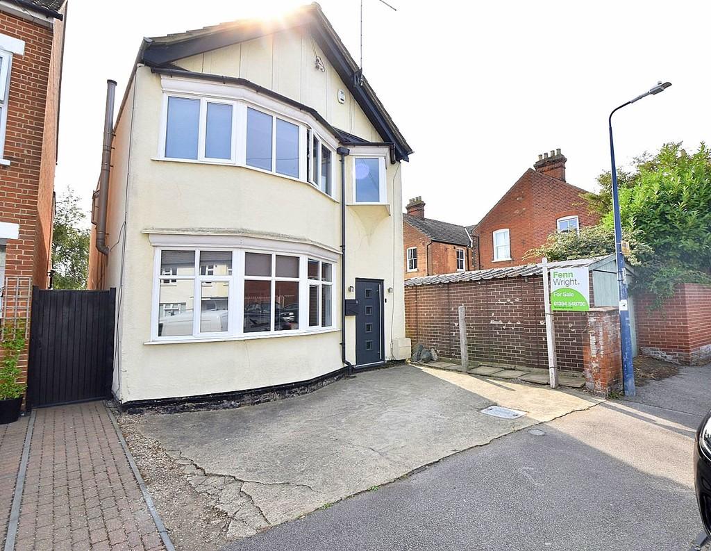 Gainsborough Road, Felixstowe, IP11 7HS 3 bed detached house £400,000
