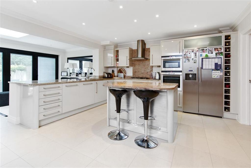 Ellesmere Road, Weybridge, Surrey, KT13 5 bed terraced house £4,750