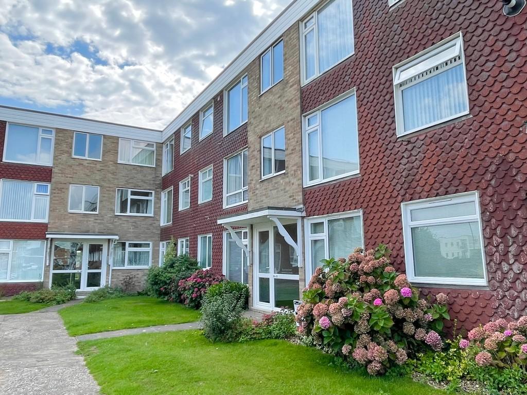 Overstrand Avenue, Rustington 2 bed flat for sale - £350,000