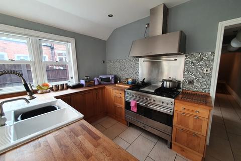 4 bedroom semi-detached house for sale - St. Georges Road, Winsford