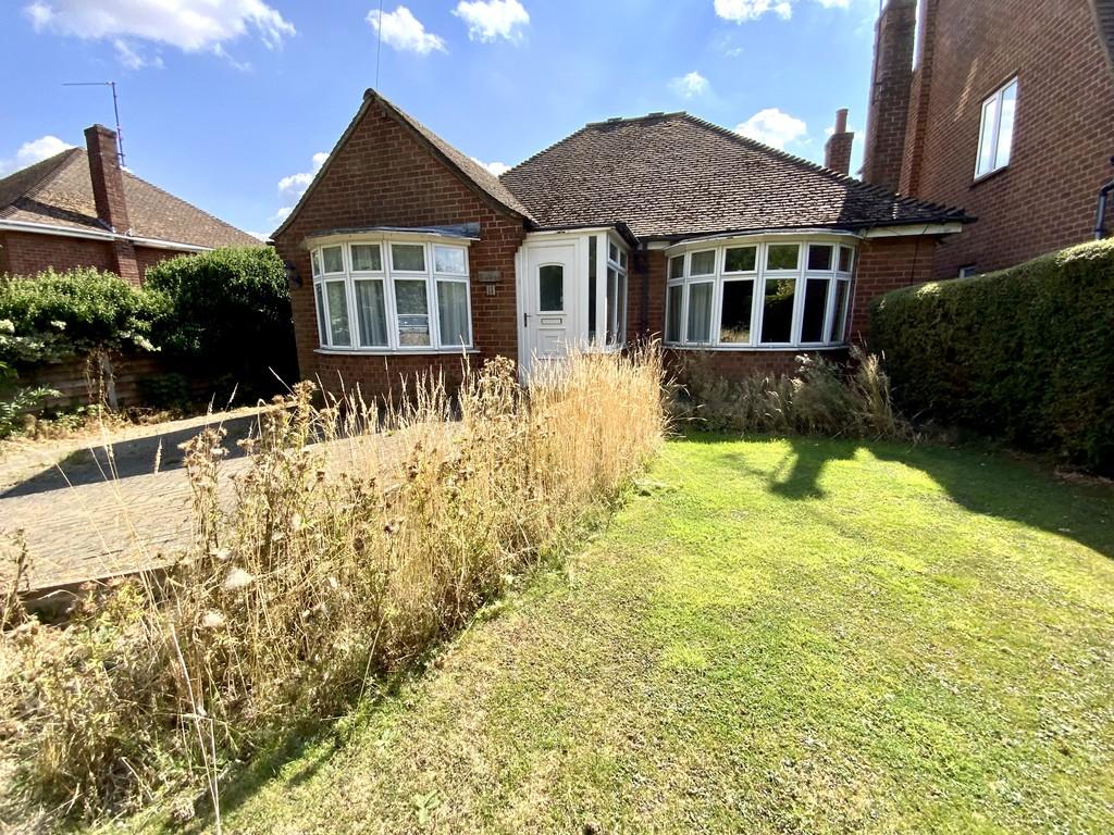 Staverton Road, Daventry, NN11 4HL 2 bed detached bungalow £280,000