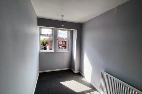 2 bedroom semi-detached house to rent, Dorian Rise